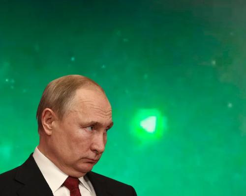 В США некоторые считают, что Путин посылает на Запад НЛО в виде пирамид