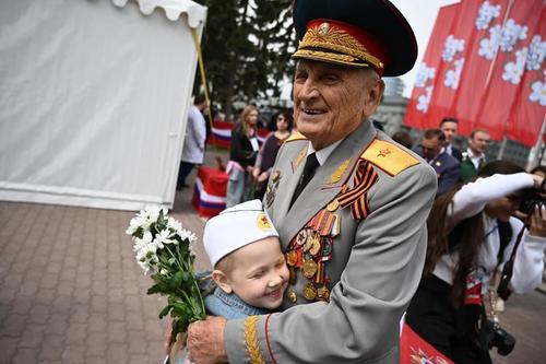 Какие торжества состоялись на Южном Урале в честь 9 Мая 