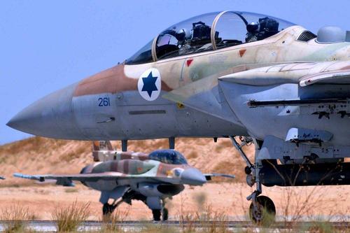 ВВС Израиля усиливают воздушные атаки на сектор Газа