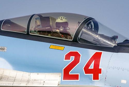 L'AntiDiplomatico: Су-27 не дал войти в пространство России американскому стратегическому бомбардировщику B-52 в небе над Балтикой
