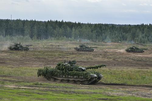 Военный аналитик Фельгенгауэр: армейских сил России в Калининграде хватит на прорыв до Варшавы