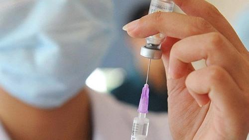 Онищенко: у нас все любят обсуждать, какая вакцина лучше, хуже и чем они отличаются, правда, никто не хочет вакцинироваться