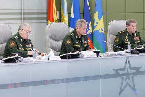 Шойгу поставил задачи по борьбе с паводком в Крыму, Булгакову поручено руководство на месте