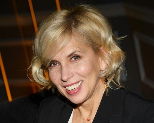 58-летняя Алена Свиридова в бирюзовом бикини рассказала о «зверской жаре» в Керчи