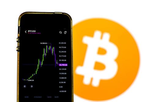 Экономист Беляев заявил, что курс биткойна теоретически может упасть до нуля