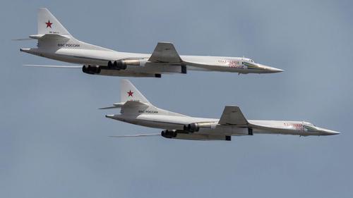 ВВС Норвегии подняли в воздух свои истребители на перехват двух российских Ту-160
