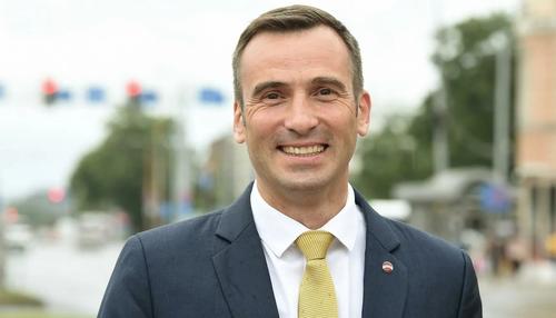 Мэр Риги Мартиньш Стакис позволяет говорить с собой на русском языке
