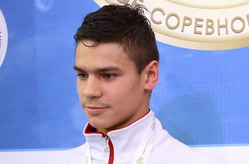 Пловец Евгений Рылов выиграл 200-метровку на спине и стал ...