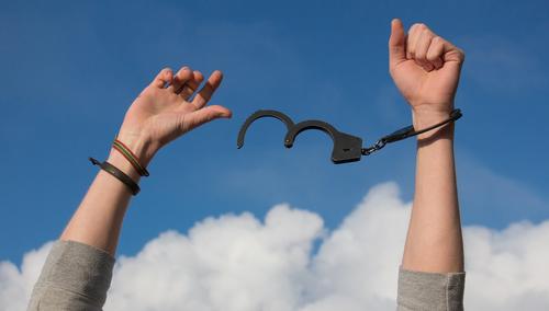 В Хакасии по подозрению в убийстве семьи из пяти человек задержан отсидевший 18 лет 36-летний мужчина