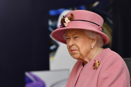The Sun: Елизавета II собирается подать в суд на принца Гарри