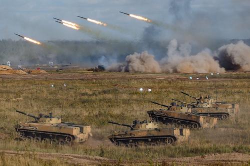 Завершились крупнейшие военные учения, которые в совокупности охватили зоны ответственности трёх военных округов РФ и Белоруссию