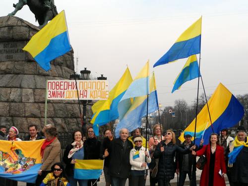 Экономист Кричевский: нормальные люди уехали с Украины и работают у нас, а кто не уехал, маршируют по Майдану