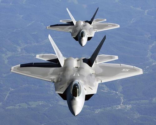 Sohu: пилоты американских F-22 «испытали ужас» при приближении российских штурмовиков Су-25 над Средиземным морем