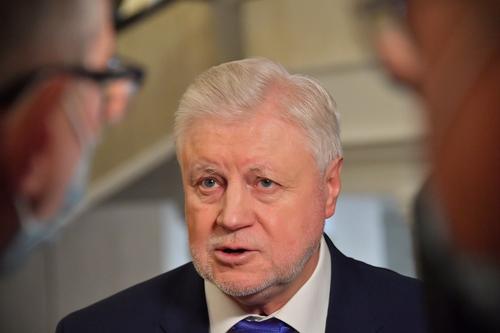 Миронов предложил главе Пенсионного фонда уйти в отставку