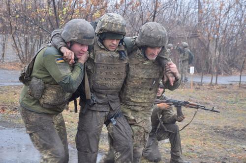 Сайт Avia.pro: в случае наступления ВСУ в Донбассе под удар артиллерии ДНР и ЛНР могут попасть тысячи украинских военных