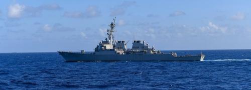 Китайские военные корабли и самолёты следят за действиями американского эсминца, преодолевшего Тайваньский пролив 