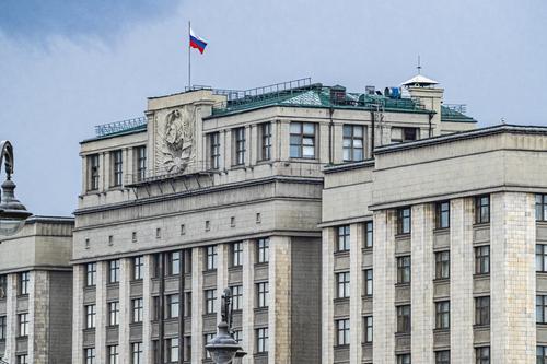 Госдума приняла закон об увеличении МРОТ c 2022 года до 13 895 рублей