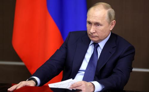 Песков: никаких побочных эффектов после испытания назальной вакцины у Путина не было