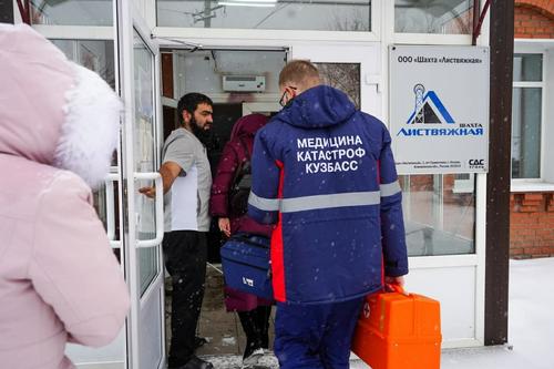 RT опубликовал видео с места аварии на шахте в Кузбассе