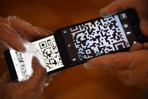 Депутат Нилов предложил выдавать QR-коды привитым иностранными вакцинами и «неофициально» переболевшим COVID-19