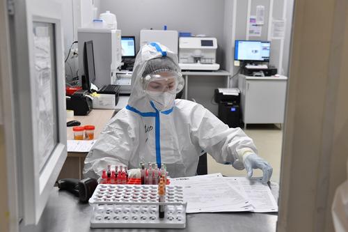 Разработчик AstraZeneca  заявил, что штамм «омикрон» не вызовет новую волну пандемии среди вакцинированных