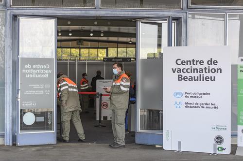 Граждане Швейцарии на референдуме проголосовали за введение ковидных сертификатов