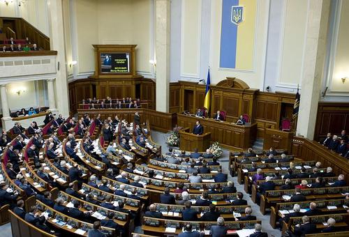 Не Рады: украинская оппозиция требует отставки лояльного президенту парламента