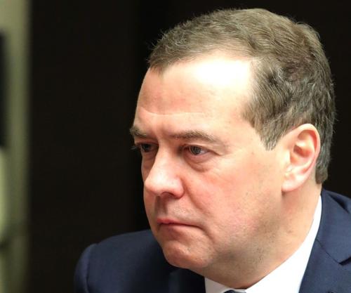 Медведев заявил, что России в пандемию COVID-19 удалось избежать сверхтяжелых последствий