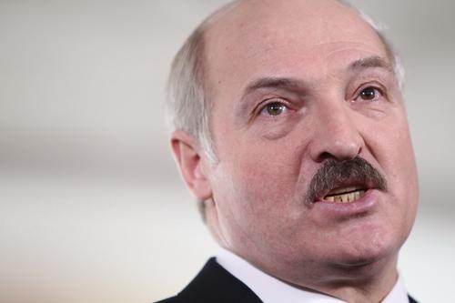 Лукашенко призвал нанимать в госструктуры «патриотичных и крепких людей со стержнем», а не «размазню»