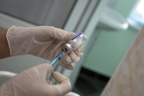 Профессор Стародубов: российскую вакцину можно модифицировать под «омикрон» в течение двух недель, если будет такая необходимость
