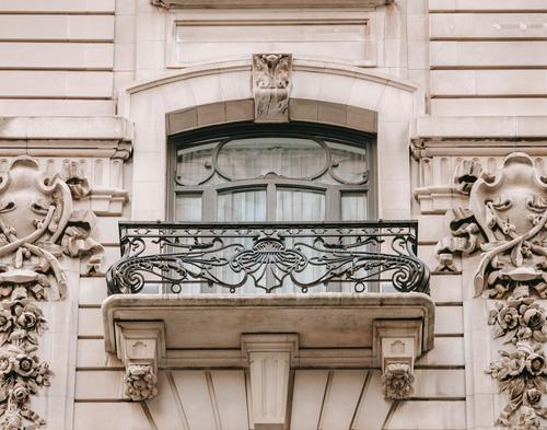 Юристы разъяснили штрафы за остекление балкона в жилых помещениях с 1 марта 2022 года 