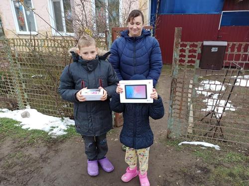 Депутат ЗСК Олег Бойченко вручил подарки детям из многодетной семьи