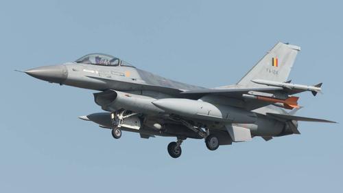 Самолеты F-16 ВВС Бельгии отрабатывают тактику боя в небе Эстонии