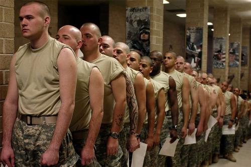 Американская молодёжь не хочет служить в армии, Пентагону не хватает новобранцев 