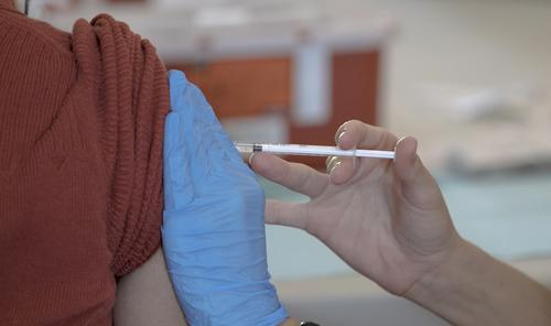 Гинцбург заявил, что вакцинация против COVID-19 в России не может стать платной