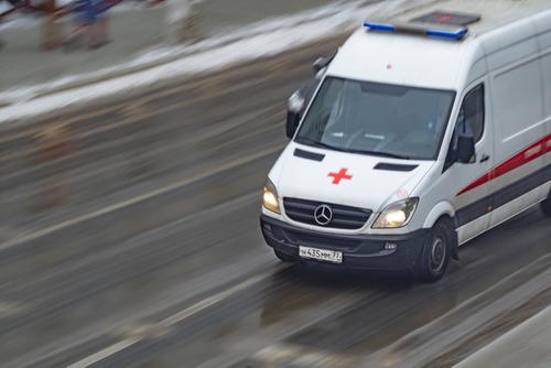 Одиннадцать человек пострадали в результате столкновения автобуса и автомобиля на Варшавском шоссе в Москве