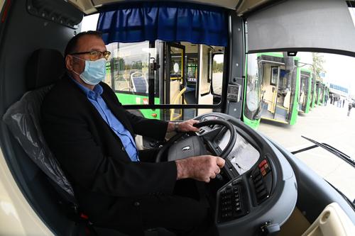 В Челябинске ищут водителей автобусов на зарплату от 45 тысяч рублей