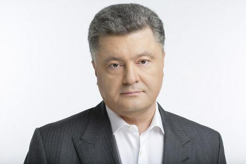 Киевский суд избрал меру пресечения Порошенко в виде личного обязательства и попросил сдать паспорт 