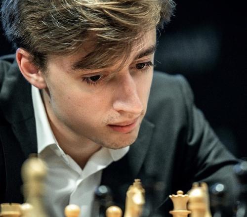 Российский шахматист Дубов на международном турнире отказался играть в маске и предпочел техническое поражение