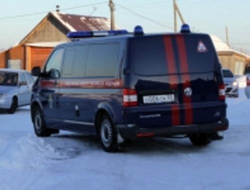 В Омской области по подозрению в убийстве мамы, отчима и сестры задержаны 14-летняя девочка и её друг