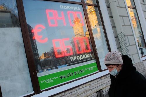 Дмитрий Песков увидел причину падения рубля в «истеричных действиях» США и НАТО 