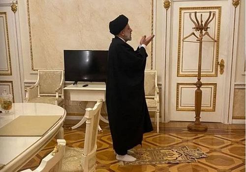 Глава Ирана помолился в Кремле