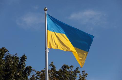 Украинцы собрались у стен Верховной Рады с требованием к Зеленскому не допустить «войны с российским народом»