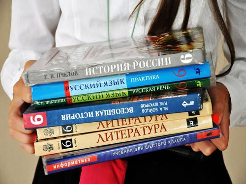 Экспертиза школьных учебников станет государственной, как в СССР