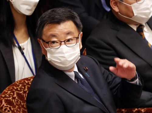 Премьер-министр Японии сообщил о санкциях против 400 россиян и 20 организаций  