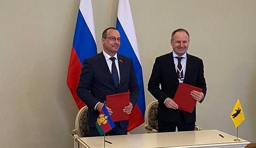 ЗСК заключило соглашения о сотрудничестве с Заксобраниями трёх субъектов РФ