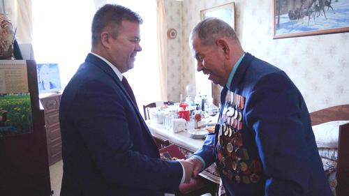 Челябинский единоросс посетил ветерана в преддверии Дня Победы