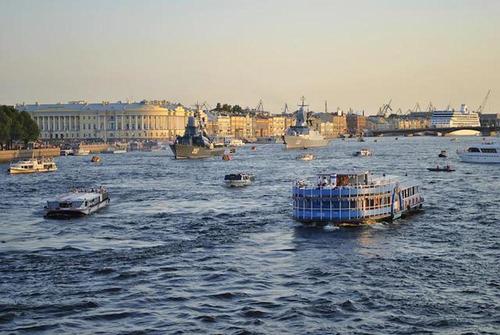 В Санкт-Петербурге до 15 июня продлили ограничения по COVID-19