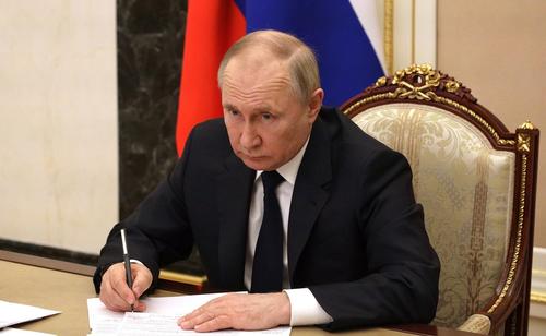 Путин заявил финскому президенту Ниинисте, что переговоры России с Украиной фактически приостановлены