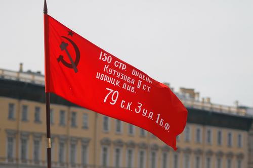 Депутат ГД от Крыма Шеремет: «Настало время признать Знамя Победы нашим государственным флагом»